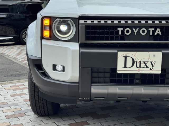 フロントはその車の「顔」として個性やブランドイメージを強く表現します☆彡グリルやヘッドライトのデザインが融合し、力強さや洗練された美しさを演出しており、印象的なフロントは走りの存在感を引き立てます☆彡
