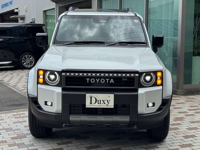当店でお車をご成約いただいたお客様には、特典としてご希望のナンバーを無料でお選びいただけます☆お好きな数字や思い入れのある番号などがございましたら、お気軽にスタッフまで！心を込めてお手伝いいたします☆