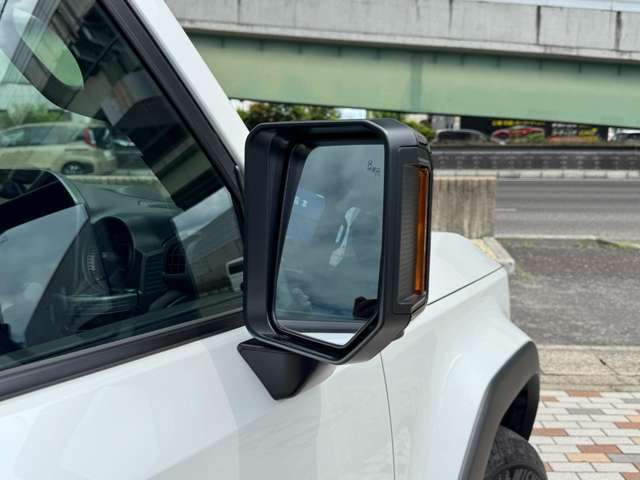 電動格納機能やブラインドスポットモニターが搭載☆電動格納ミラーは駐車時の衝突リスクを減らし、便利さを向上させております☆彡ブラインドスポットモニターは死角を監視し、車線変更時の安全をサポートします☆彡