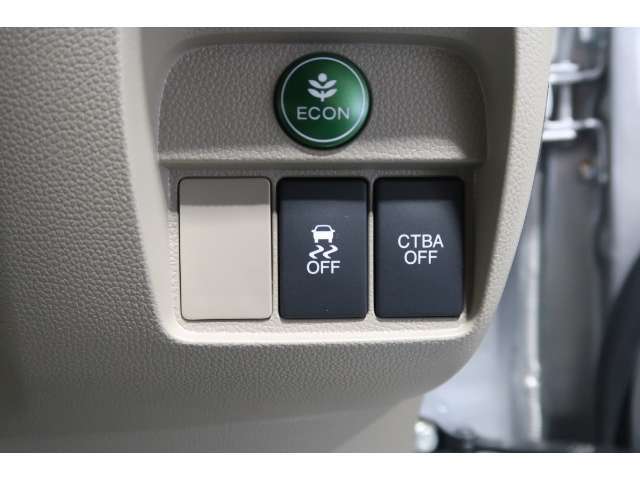【横滑り防止装置・衝突被害軽減ブレーキ】などドライバーの安全運転をさらにアシストしてくれる装備が充実しています☆ドライバーの不安を安心へと変えてくれますね。