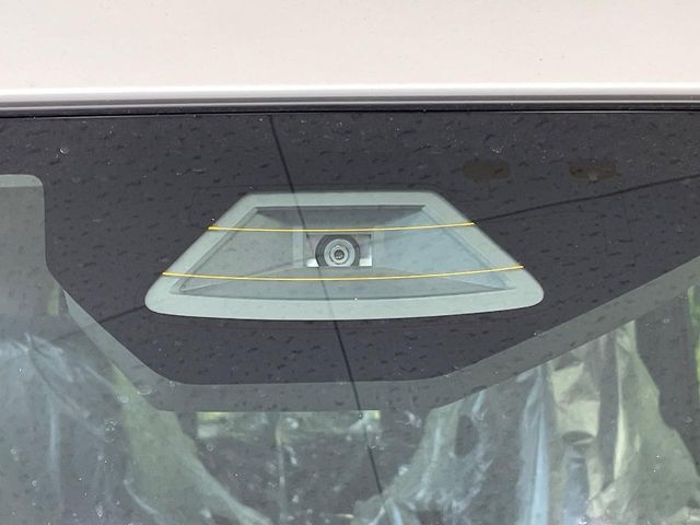 【スズキ　セーフティサポート】走行中に前方の車両等を認識し、衝突しそうな時は警報とブレーキで衝突回避と被害軽減をアシスト。より安全にドライブをお楽しみいただけます。