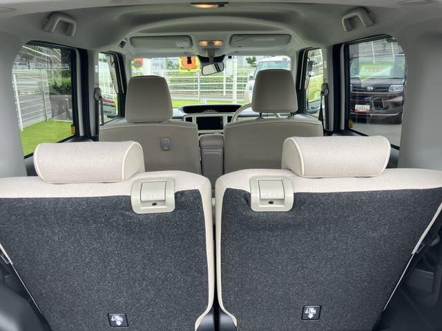 広々とした駐車場をご用意しておりますので、運転が苦手な方でもご安心ください。また、大型の屋根がございますので、雨に濡れることなくご移動できます。