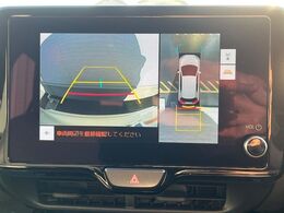 【パノラミックビューモニター】専用のカメラにより、上から見下ろしたような視点で360度クルマの周囲を確認することができます☆死角部分も確認しやすく、狭い場所での切り返しや駐車もスムーズに行えます。