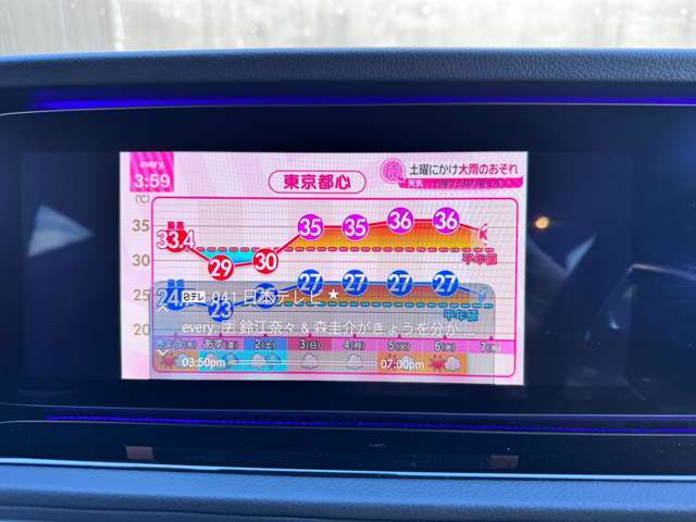 純正テレビチューナーが装着されておりますのでフルセグ受信が可能でございます。※走行中は音声のみでお楽しみくださいませ。