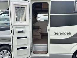 ナビ　ドラレコ　スマートキー　クルコン　リチウム200A　VOTRONIC　1500W+400Wインバーター　後席TV　リアスピーカー　FFヒーター　MAXFAN2個　走行時リアクーラー＆ヒーター　シンク冷蔵庫　電子レンジ