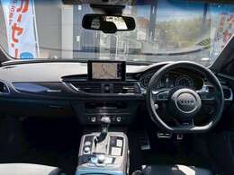 BOSEスピーカー付きですので車内の音響も良質です。