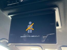【フリップダウンモニター】大画面モニターで後席でもエンタメをお楽しみいただけます。小さなお子様にも大人気の装備です♪