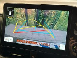 【バックカメラ】駐車時に後方がリアルタイム映像で確認できます。大型商業施設や立体駐車場での駐車時や、夜間のバック時に大活躍！運転スキルに関わらず、今や必須となった装備のひとつです！