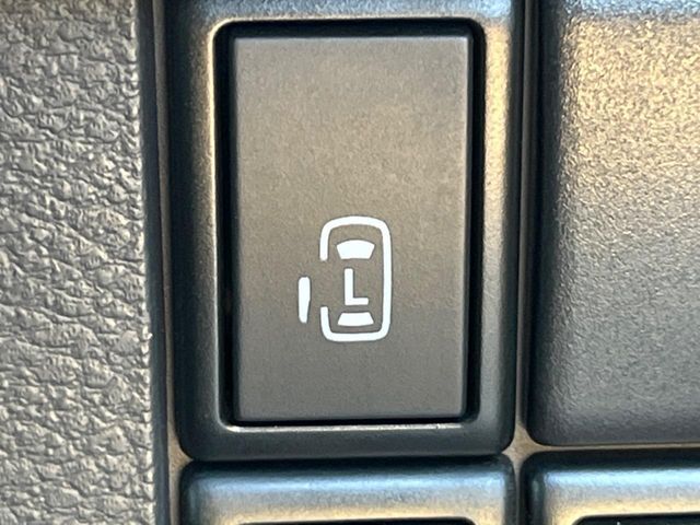 【パワースライドドア】スマートキーや運転席のスイッチでスライドドアの開閉が可能♪電動だから力を入れてドアを開ける必要が無く、小さいお子様でも、重い荷物を持っている時もラクに開け閉めできます♪