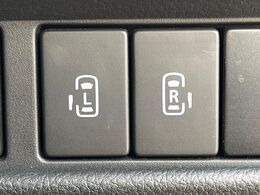 【両側パワースライドドア】スマートキーや運転席のスイッチで後席両側スライドドアの開閉が可能♪電動だから力を入れてドアを開ける必要が無く、小さなお子様でも簡単に開け閉めでき快適です♪
