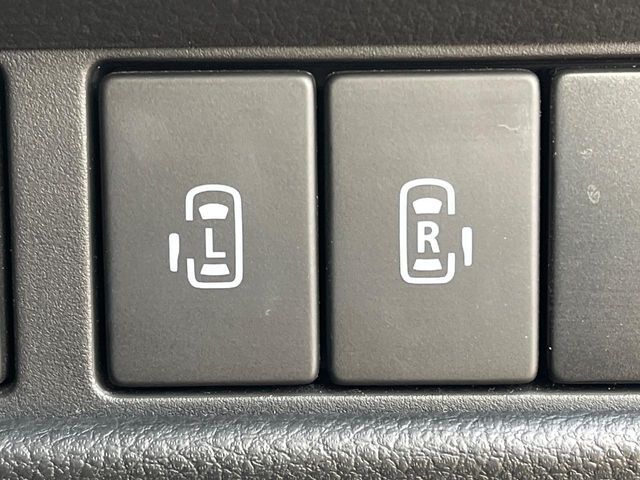 【両側パワースライドドア】スマートキーや運転席のスイッチで後席両側スライドドアの開閉が可能♪電動だから力を入れてドアを開ける必要が無く、小さなお子様でも簡単に開け閉めでき快適です♪