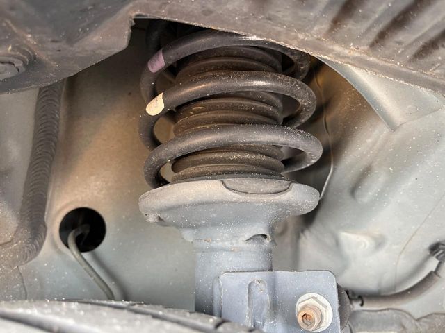 お車を安心してお乗りいただく為には、足回りの定期点検が欠かせません。サービスサポート（有償保証）では無料点検もご提供しており、安心のカーライフをお過ごしいただけるサポート体制が整っています。