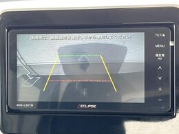 【バックカメラ】駐車時に後方がリアルタイム映像で確認できます。大型商業施設や立体駐車場での駐車時や、夜間のバック時に大活躍！運転スキルに関わらず、今や必須となった装備のひとつです！