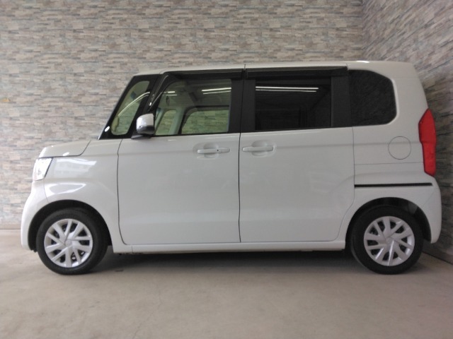 オプションになりますが、ボディーコーティングもご用意しております。新車の輝きに近づき、洗車などのお手入れも楽になりますよ。