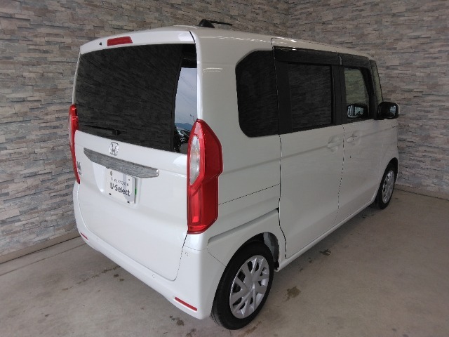 オプションになりますが、ボディーコーティングもご用意しております。新車の輝きに近づき、洗車などのお手入れも楽になりますよ。
