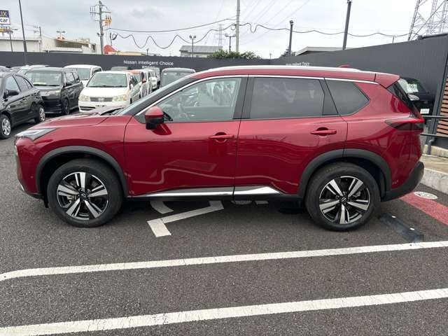 当店は照明・屋根付きスペースございますので雨天時も安心して現車確認が可能です。