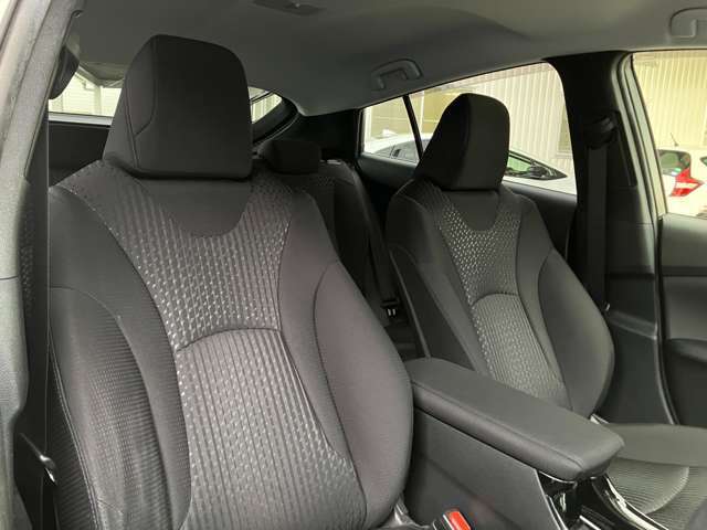 ご納車時に、全台法定点検を実施致します。消耗品のバッテリー、エンジンオイルや、オイルエレメントなどは新品交換し、ほか不具合箇所は修理し、ご納車後に安心してお乗りいただける様に、しっかり整備を致します。