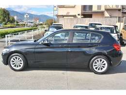 外板ドア等の外板の状態を確認します。傷・へこみだけではなく、板金・交換の修理もしっかり確認します。