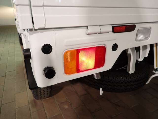 ◆三重県最大級の大型屋内中古車センター♪ヴァーサス鈴鹿店です♪オールジャンルの展示車が盛り沢山です♪在庫の無い車両のオーダーも受け付けます♪電話→059-384-5050までお問合せ下さい◆