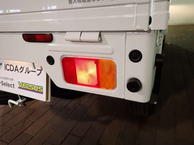 ◆三重県最大級の大型屋内中古車センター♪ヴァーサス鈴鹿店です♪オールジャンルの展示車が盛り沢山です♪在庫の無い車両のオーダーも受け付けます♪電話→059-384-5050までお問合せ下さい◆