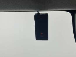 【ドライブレコーダー】映像・音声などの運転中の記録を残します。事故などを起こした起こされた時の証拠になりえますので、もしも時でも安心ですね。