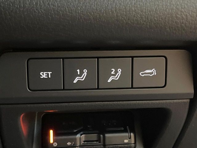【パワーバックドア】スマートキーや運転席のボタンを押すだけでリアゲートが自動で開閉します！荷物を持っている時や、高い位置にあるバックドアを閉める際に便利な機能です♪