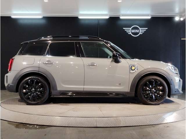 ☆MINIの車の始まりは大人四人がギリギリ乗れるコンパクトな車です！！今となっては3ナンバーですが、もともとは5ナンバーの車でした！！