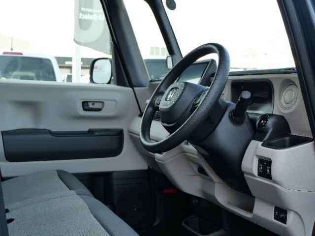 運転席周りの写真です。