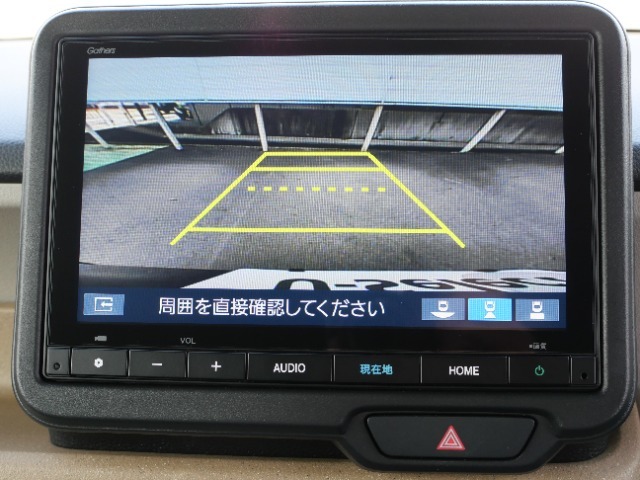 初心者の方や運転に自信のない方でも安心して車庫入れができるリバース連動リアカメラが装着されています。狭い駐車場はもちろん、雨の日や夜間でもストレスなく運転していただけますよ。