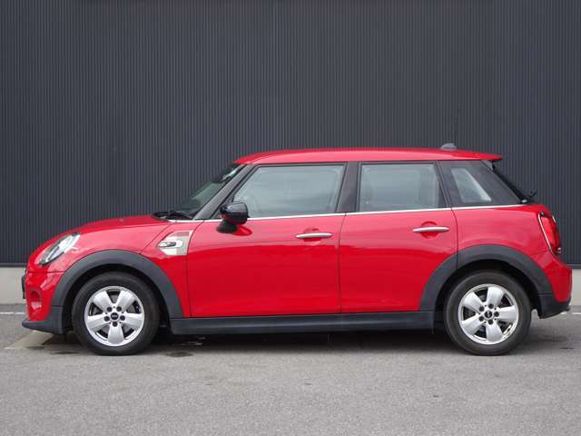 【MINI NEXT 認定中古車】安心の保証プログラムや延長保証など、MINI NEXT車両をご購入いただいたオーナーの皆様に、より快適なMINIライフを楽しんでいただくためのユニークなサービスをご用意しております。