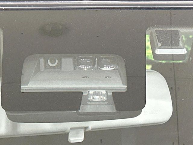 【スズキ　セーフティサポート】走行中に前方の車両等を認識し、衝突しそうな時は警報とブレーキで衝突回避と被害軽減をアシスト。より安全にドライブをお楽しみいただけます。