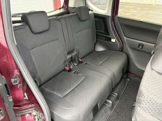 【後部座席】納車時には外装・内装清掃を行ってからご納車いたします。