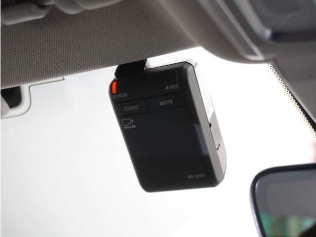 ◆ドライブレコーダー◆映像・音声などを記録する自動車用の装置です。　もしもの事故の際の記録はもちろん、旅行の際の思い出としてドライブの映像を楽しむことができます。