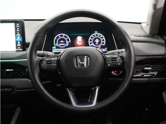 【Honda SENSING】 カメラ等装置で精度の高い検知能力を発揮、安全運転を支援します。ステアリング上のコントローラーに注目！