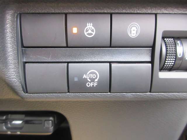 エマージェンシーブレーキは、 約10～80km/h の範囲で前方の車両や歩行者と衝突する可能性がある場合に作動し、自動的に停止又は減速することにより 衝突回避や衝突被害の軽減を図ります。