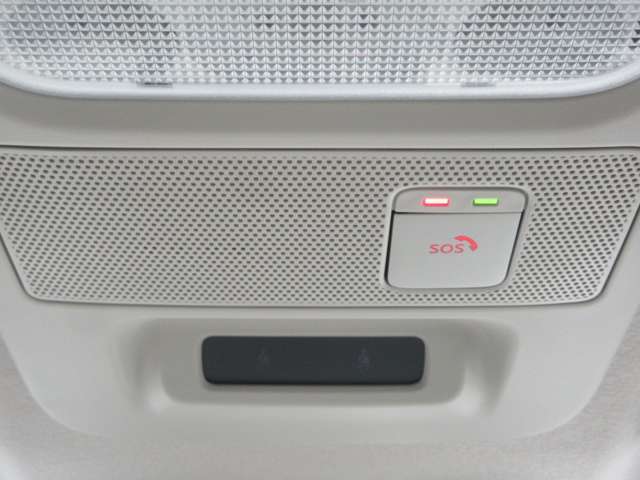 【SOSコール】急病時や危険を感じた時には、SOSコールスイッチを押してください。万が一の事故発生時には、エアバッグ展開と連動し自動通報されます。