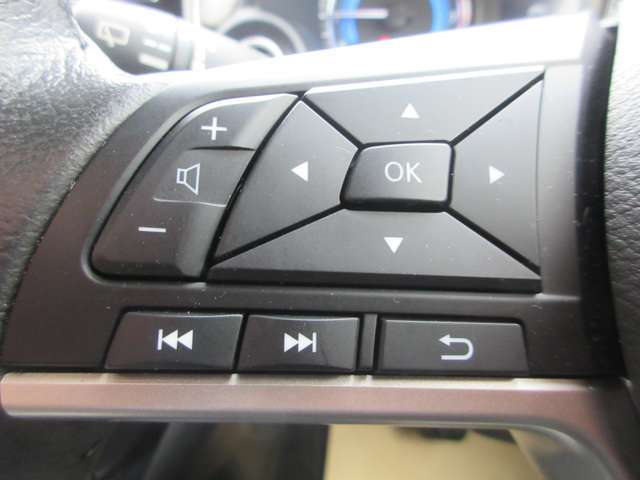 ナビ連動ステアリングスイッチ！ステアリング操作と同時にナビやオ-ディオなどの操作が可能です♪