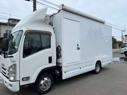 トラック、バス、ユンボ、ブルドーザー、タイヤショベル、ホイルローダー、フォークリフト、トラクター etc…小型～大型まで、年式問わずお任せください。