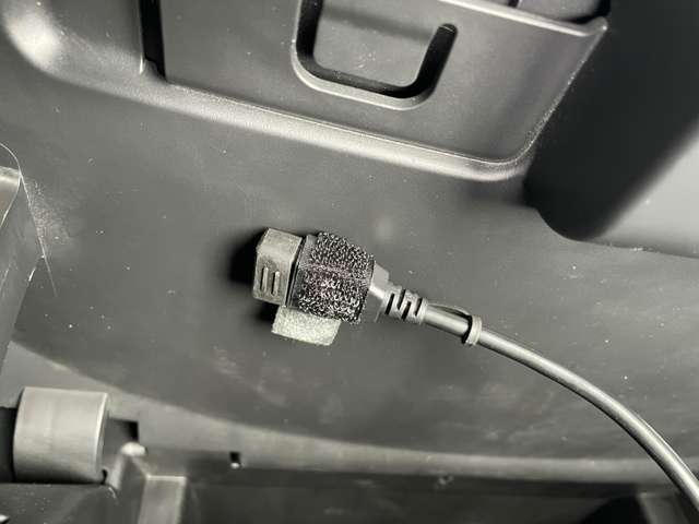 USB接続ケーブルつきです。