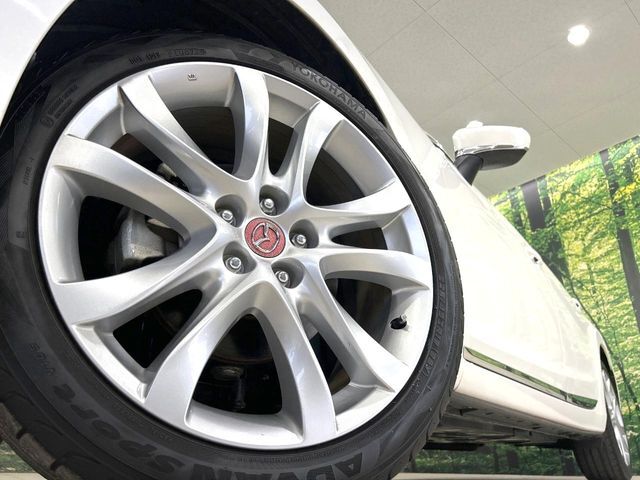 【純正19インチアルミホイール】外観にマッチした純正アルミホイールを装着しております。各種Aftermarketアルミホイールや、スタッドレスタイヤも取扱いしております。是非ご相談ください♪