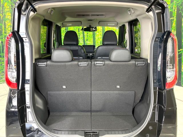 普段のお買い物や通勤、送迎等に十分な荷室スペースを確保しております。セカンドシートを倒すと、大きな荷物の積載も可能です♪
