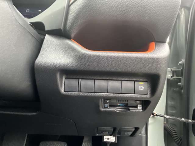 スマートキー　LEDヘッドライト　純正19インチアルミ　メーカーナビ　デジタルインナーミラー　レーダー探知機　前後ドラレコ　置くだけ充電　運転席パワーシート　ETC2.0  バックカメラ　ブライドスポットモニター