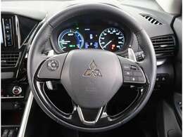 本革巻ステアリングホイール　ハンドルヒーター装備