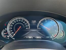 【スピードメーター】『スピードメーター』の画像になります。メーターがシンプルで見やすく運転しやすいですね！