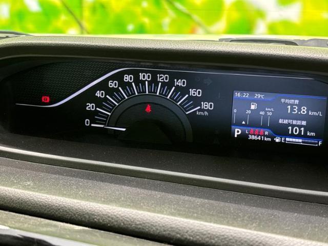 WECARSの展示場では実際に見て、触ってお車をお選びいただけます！知識の豊富な営業スタッフが様々なカーライフをご提案いたします！