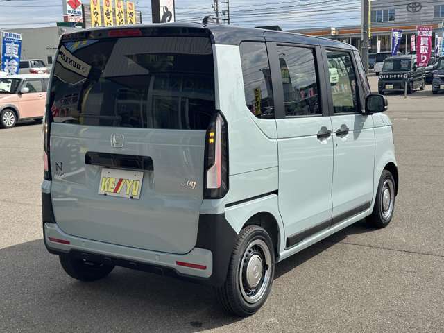 弊社ではインターネットでの遠方販売に自信があります。店頭でのご納車であれば、お車を持込まずに名義変更等のお手続きが出来ますので、ご近所の販売会社で購入する場合とあまり変わらぬ諸経費にてご購入可能です♪