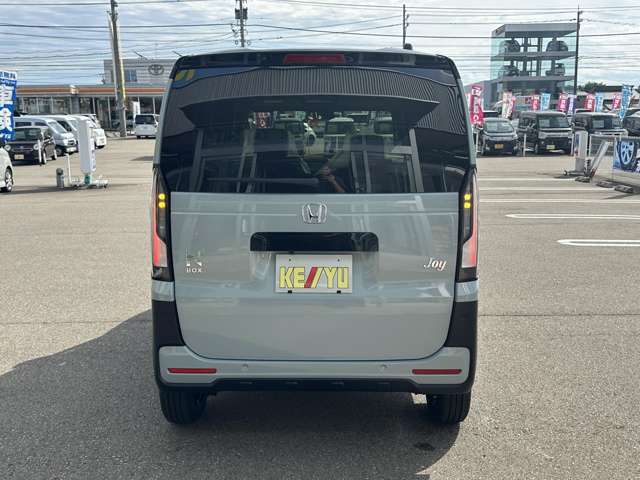 専門業者によるルームクリーニング実施☆室内の細かい所からエンジンルームまでキレイになった状態でお渡しいたします♪