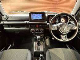 コックピット。車内もキレイで嫌な臭いもありません！ご納車後の臭いが付きにくくなる「空気触媒コーティング」もあります。