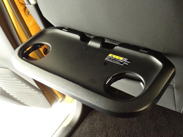 引き上げて使用できる　パーソナルテーブル☆　水拭きができ、お手入れラクラクで衛生的です。