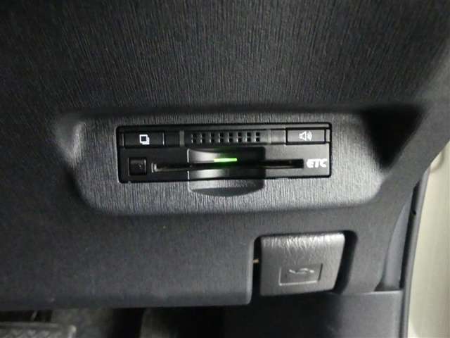 ETC車載器付きです。高速道路の料金所もスムーズに通過できます。